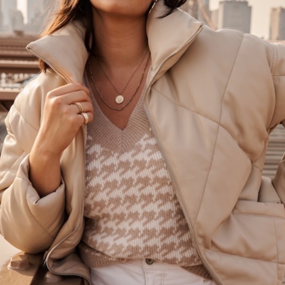 NWT A&F Oversized Vegan Leather Diamond Puffer (Cream, XS) - Picture 2 of 5